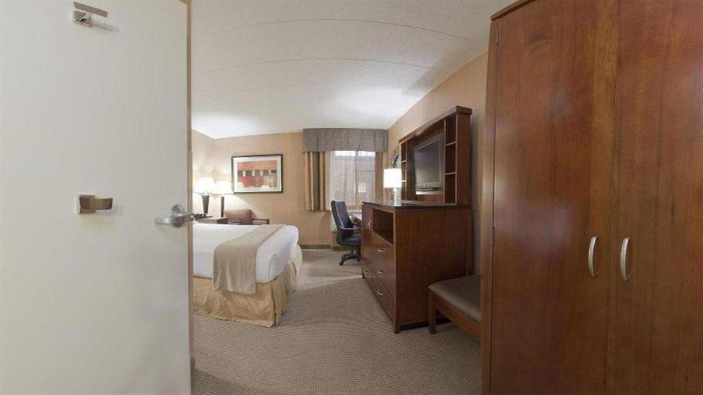 Holiday Inn Express Fairfax-Arlington Boulevard By Ihg Exterior foto