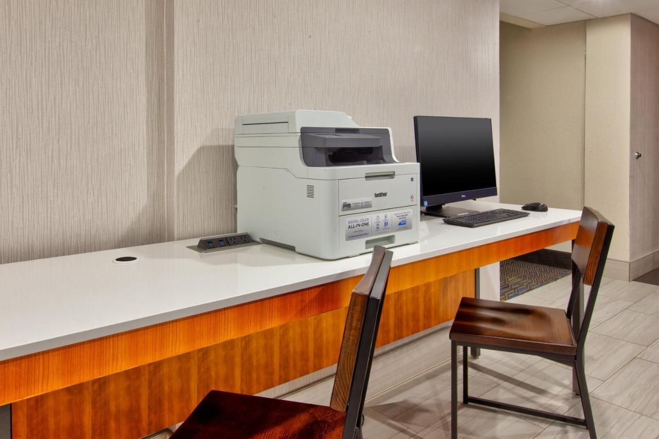 Holiday Inn Express Fairfax-Arlington Boulevard By Ihg Exterior foto
