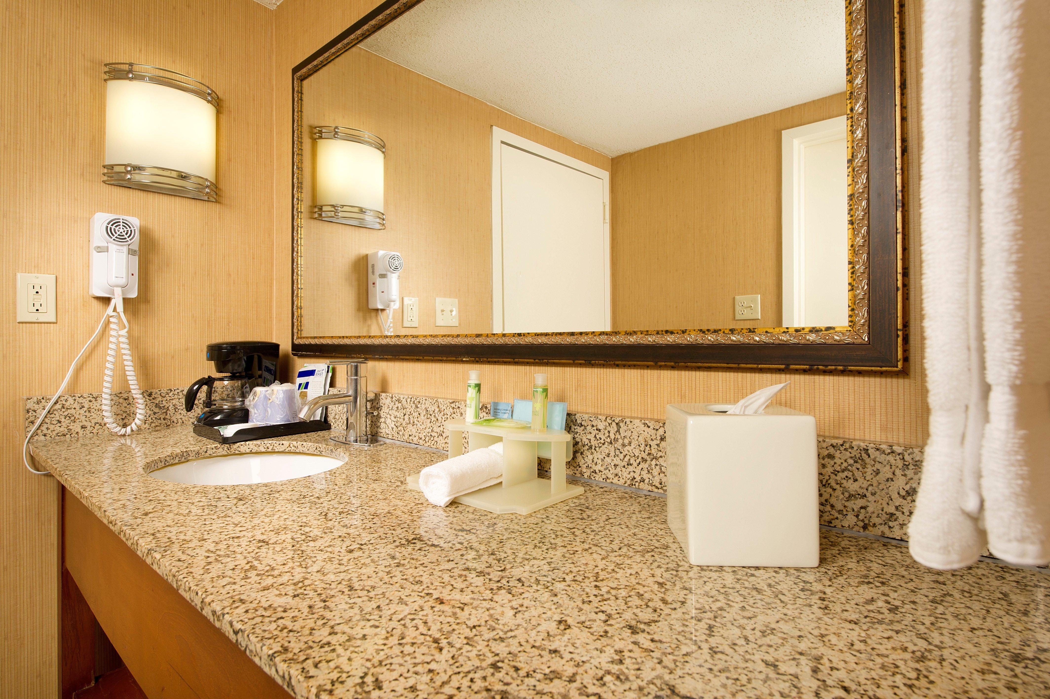 Holiday Inn Express Fairfax-Arlington Boulevard By Ihg Exterior foto