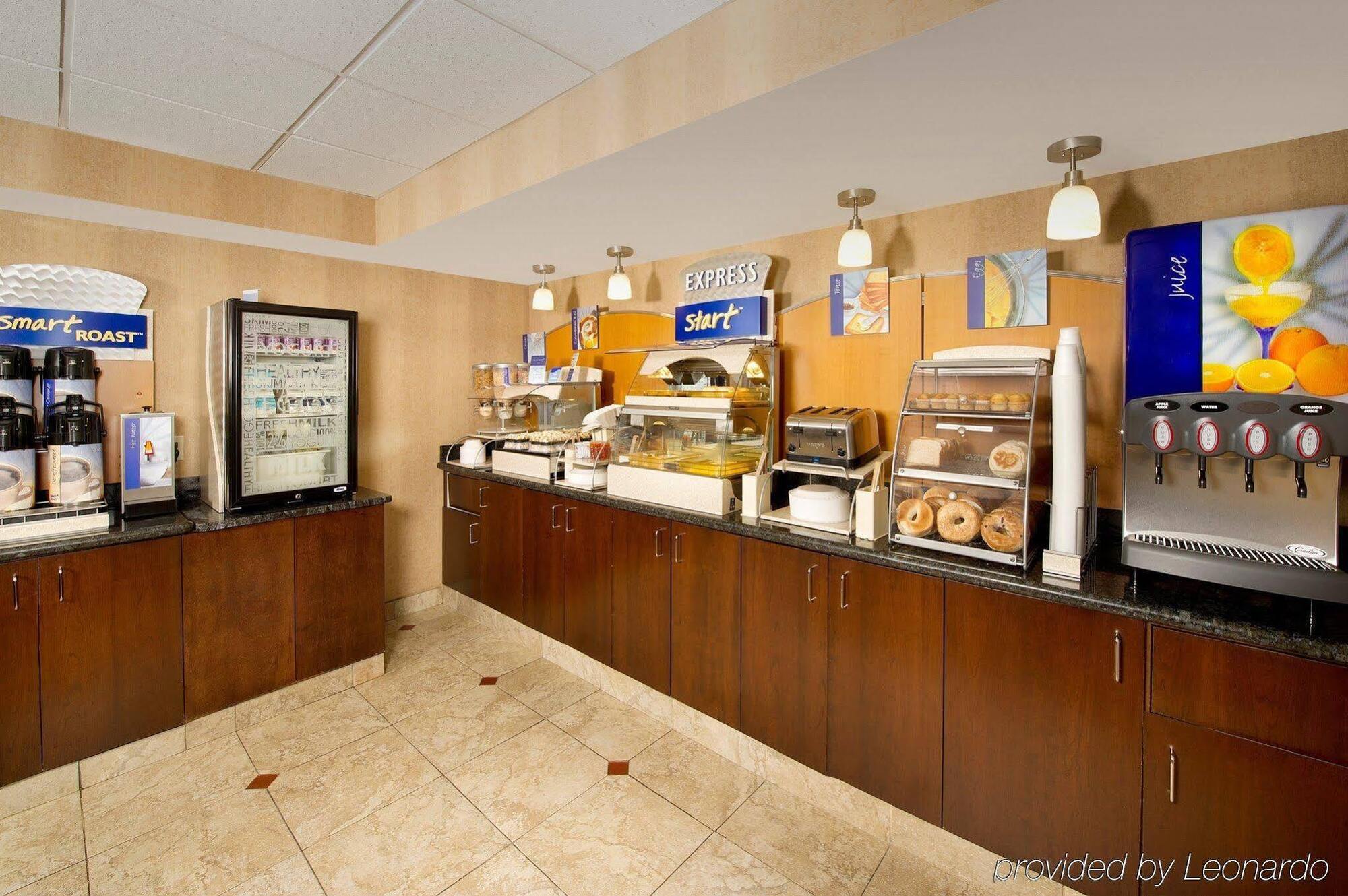 Holiday Inn Express Fairfax-Arlington Boulevard By Ihg Exterior foto